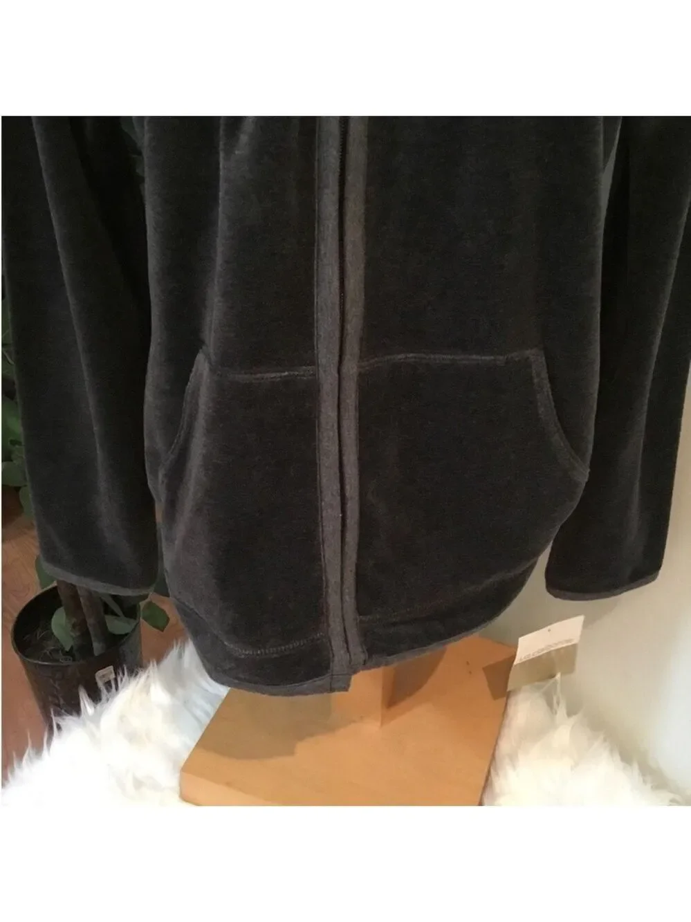 Liz Claiborne Woman’s medium full zip jacket high neck dark gray velour